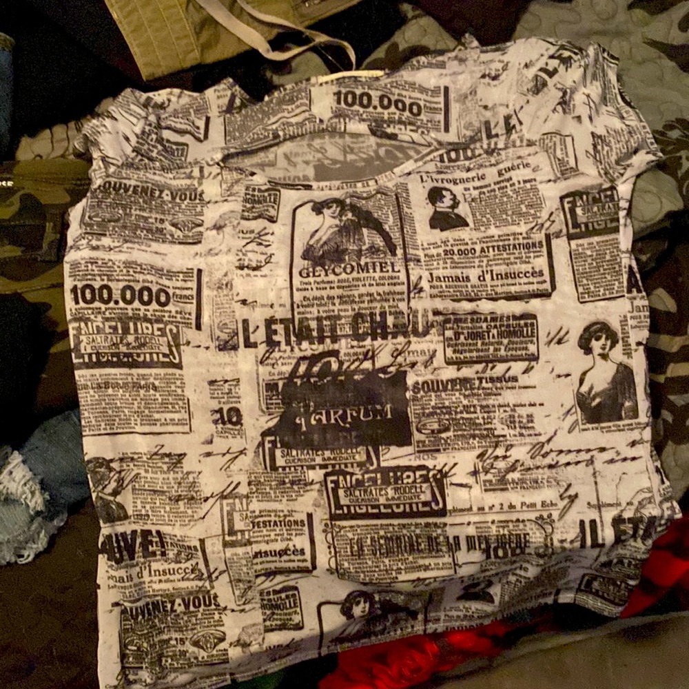 A vintage looking short sleeve cut out chest blouse